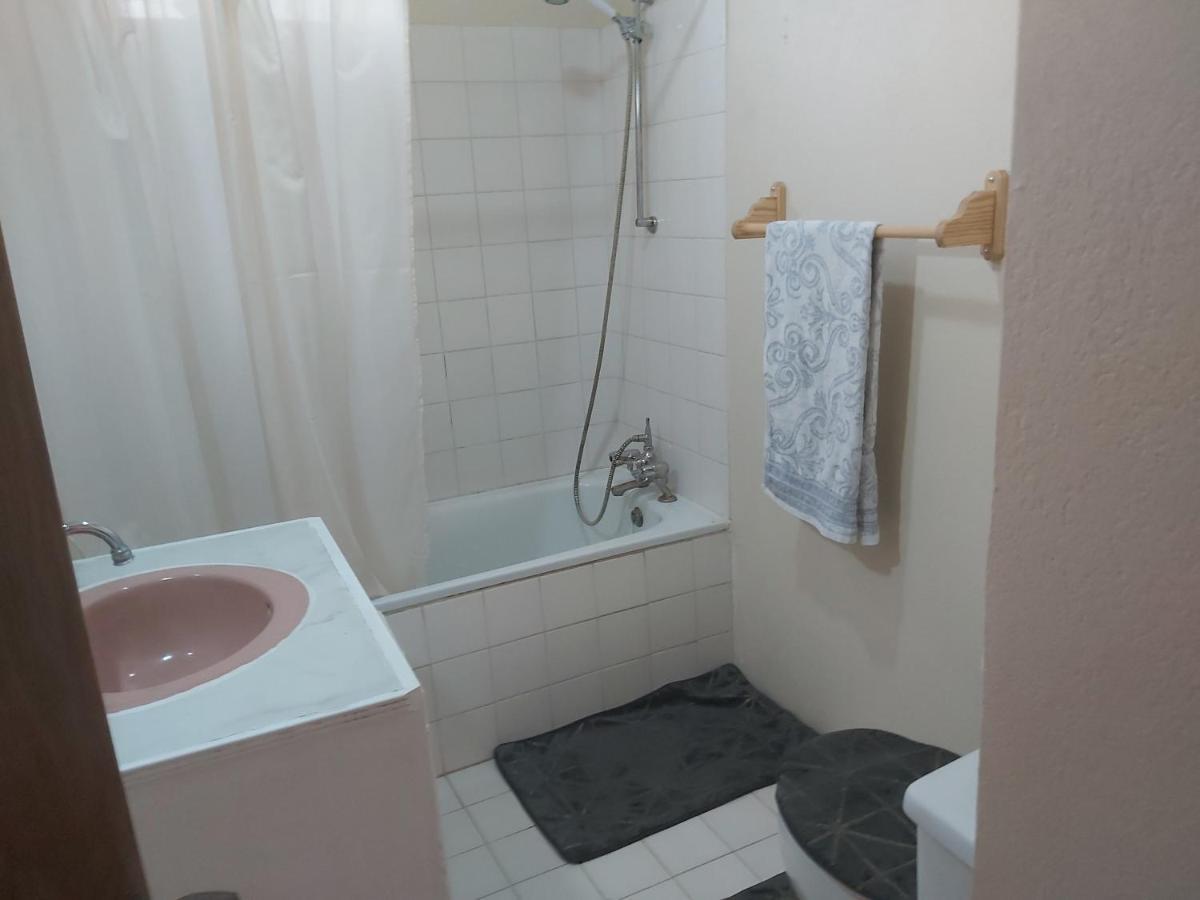 Ocean View Apartments 브리지타운 외부 사진