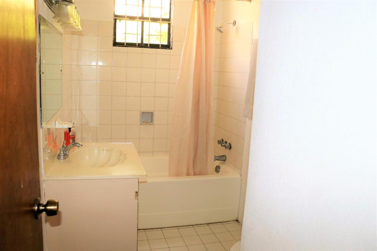 Ocean View Apartments 브리지타운 외부 사진