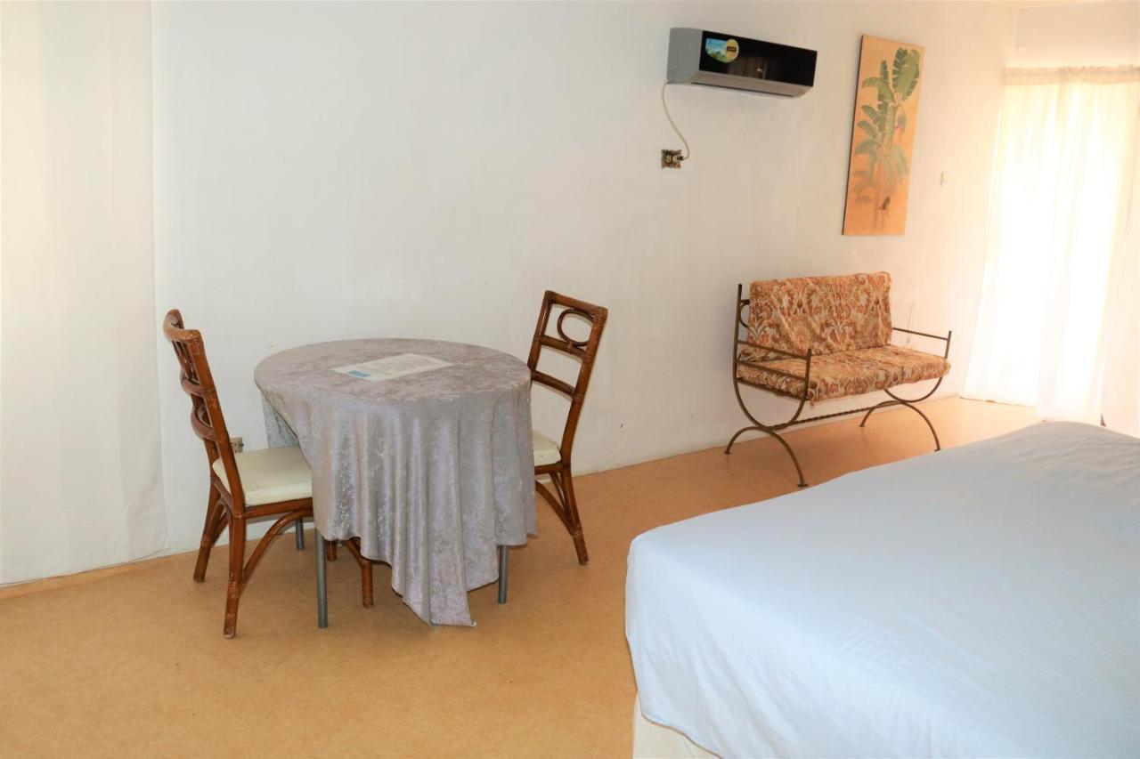 Ocean View Apartments 브리지타운 외부 사진