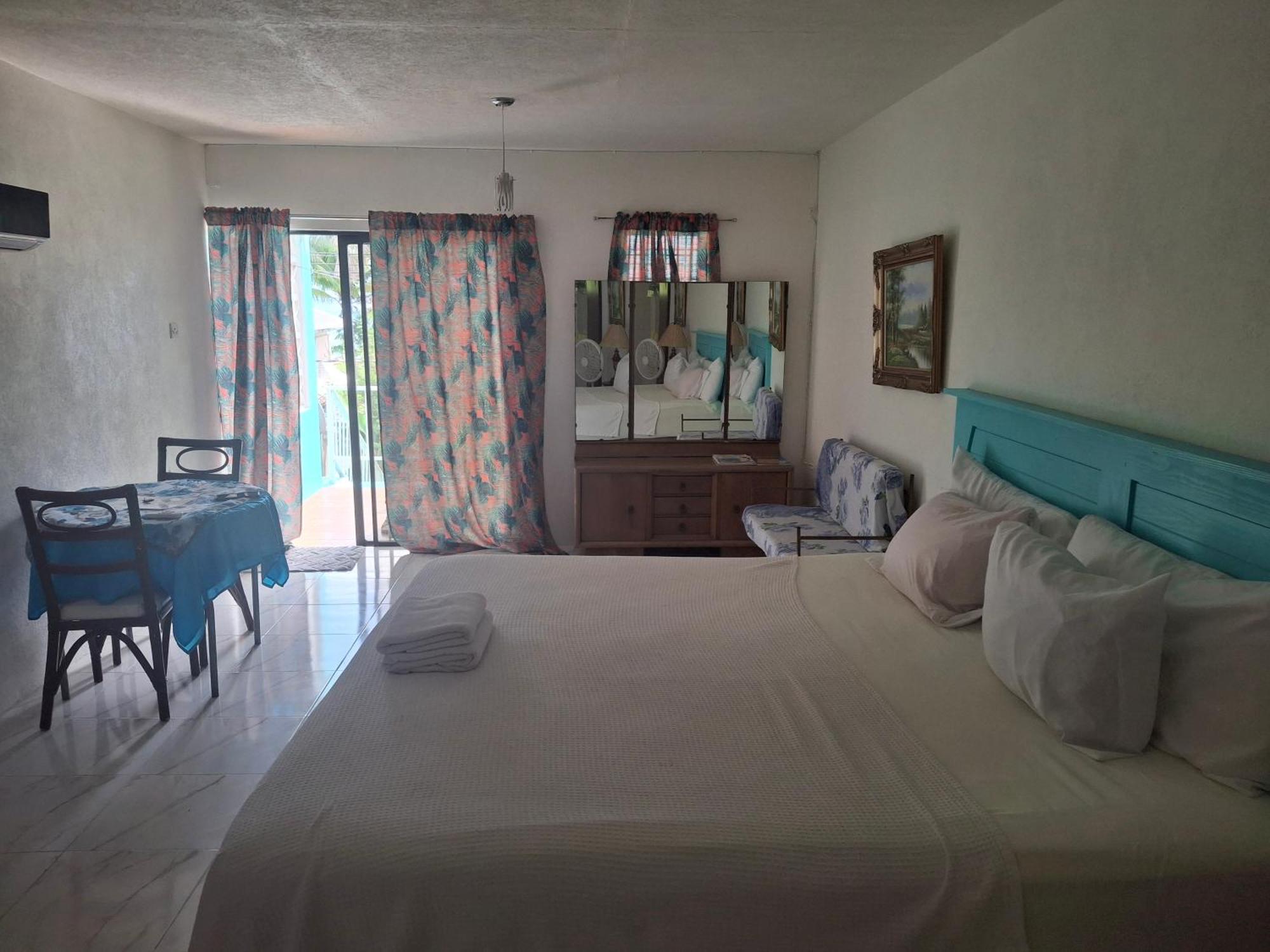Ocean View Apartments 브리지타운 외부 사진