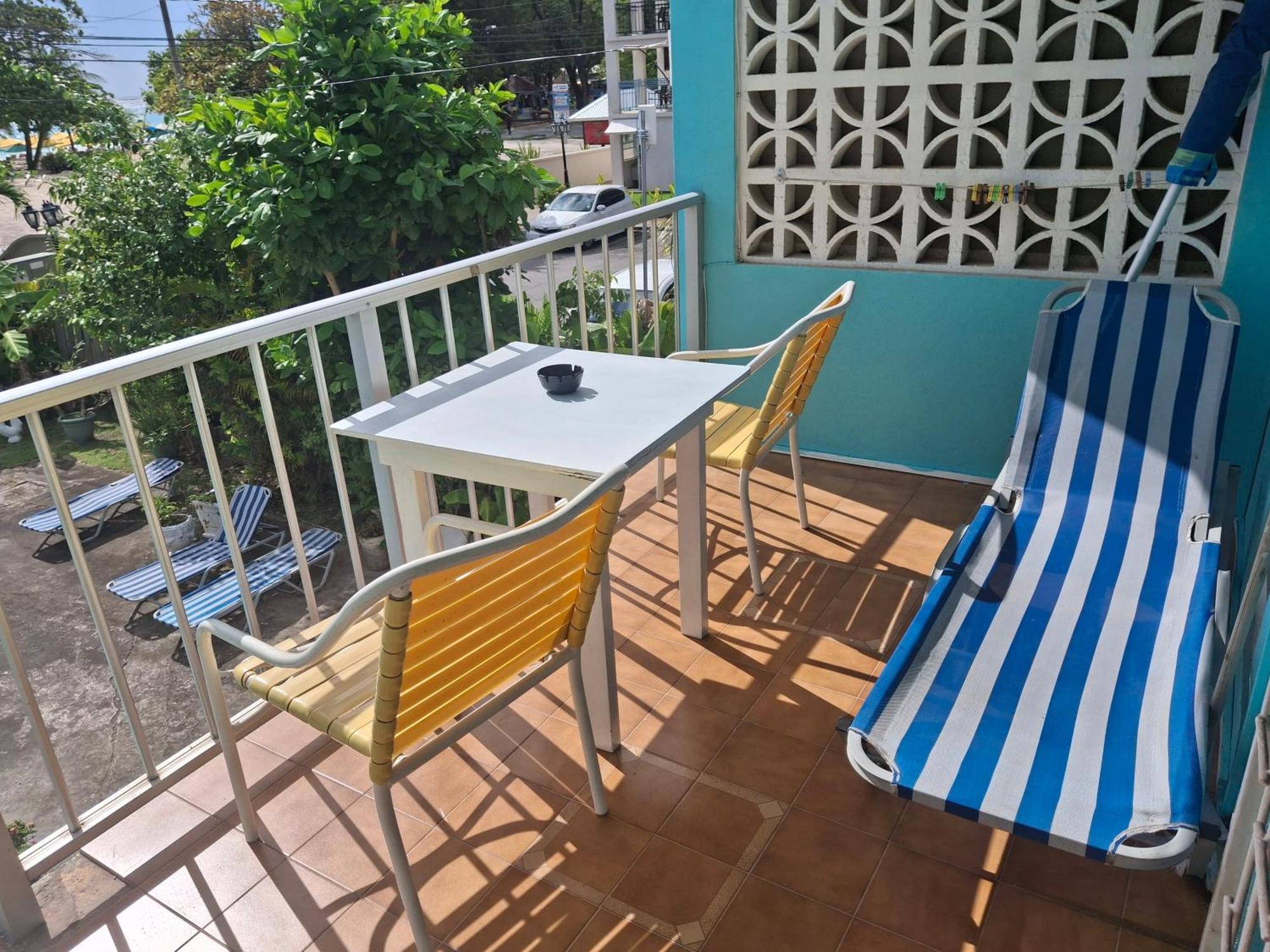 Ocean View Apartments 브리지타운 외부 사진