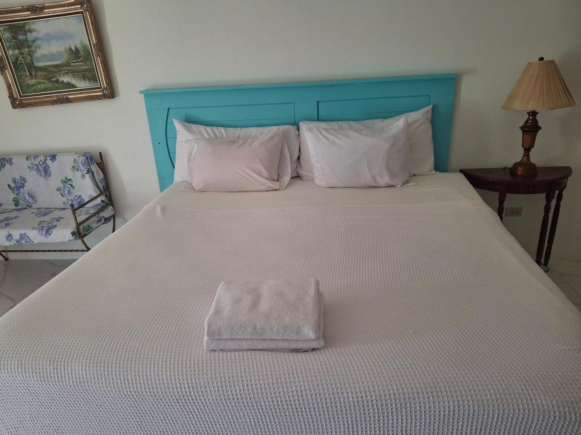 Ocean View Apartments 브리지타운 객실 사진