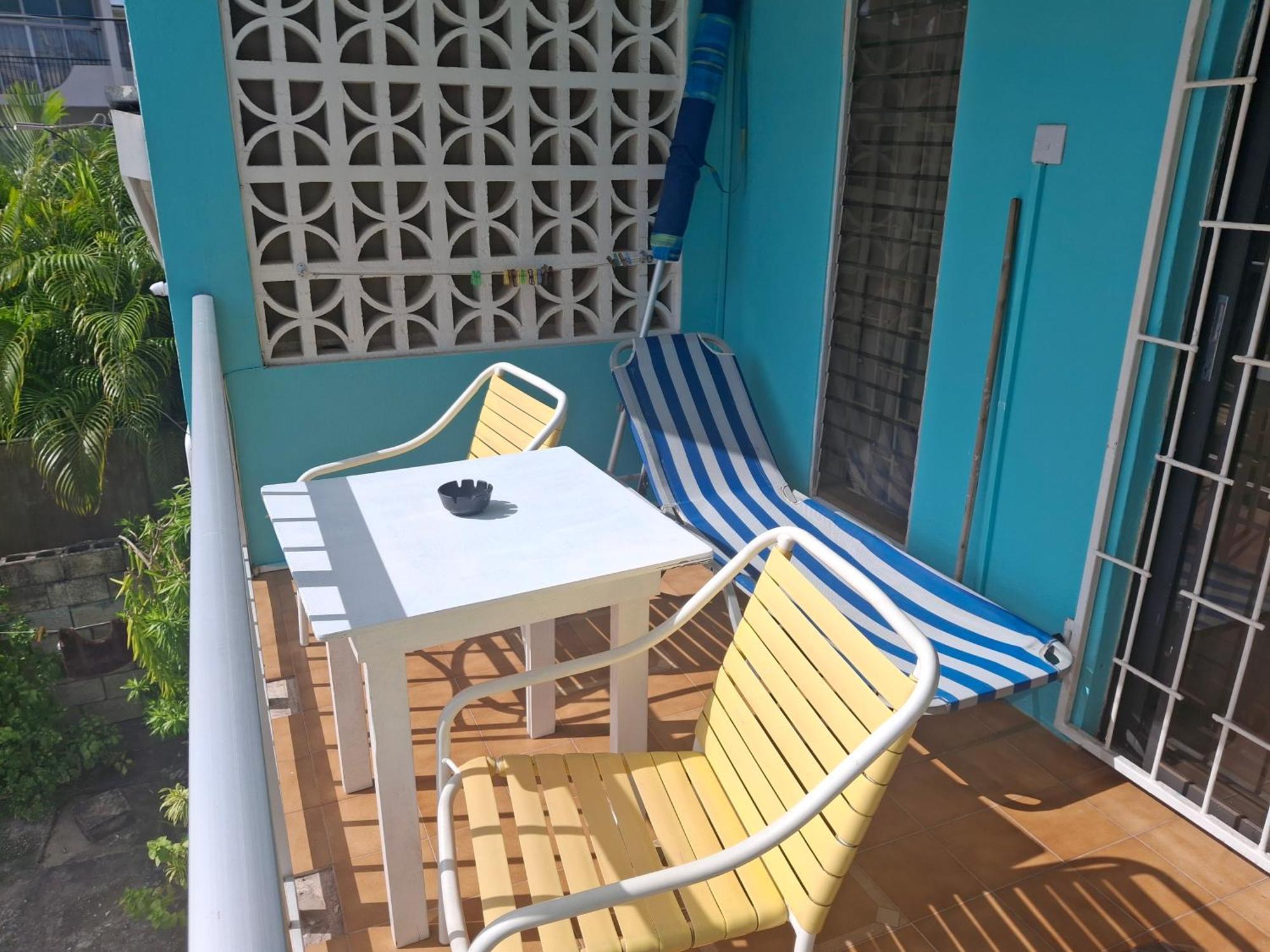Ocean View Apartments 브리지타운 외부 사진