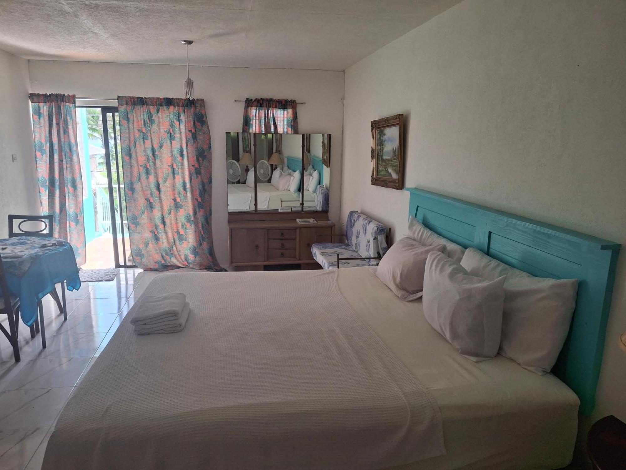 Ocean View Apartments 브리지타운 외부 사진