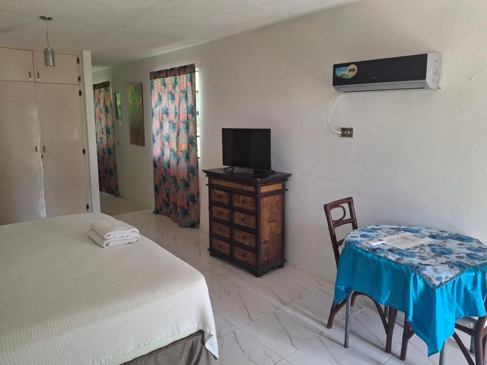 Ocean View Apartments 브리지타운 외부 사진